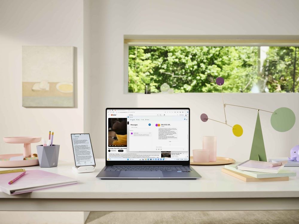 Samsung Galaxy Book4 Edge in a desk setup