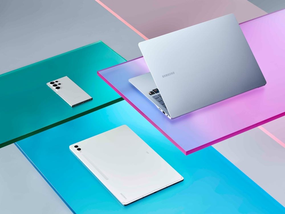 Samsung Galaxy Book4 Edge with Galaxy devices