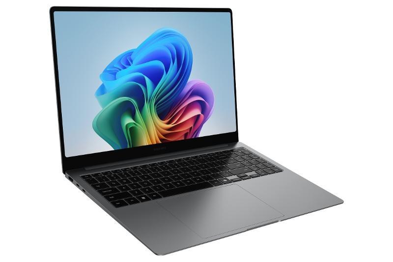 Galaxy Book5 Pro product-family photograph